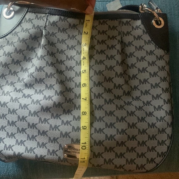 MIchael Kors purse - Picture 10 of 12